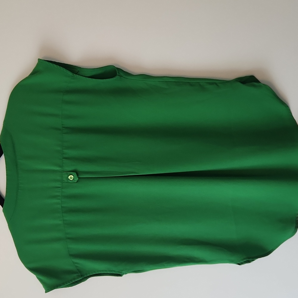 Green Rounded Hem Blouse - Picture 2 of 2